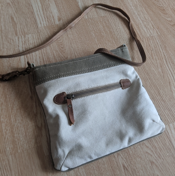 Myra upcycled canvas crossbody bag - Picture 5 of 8